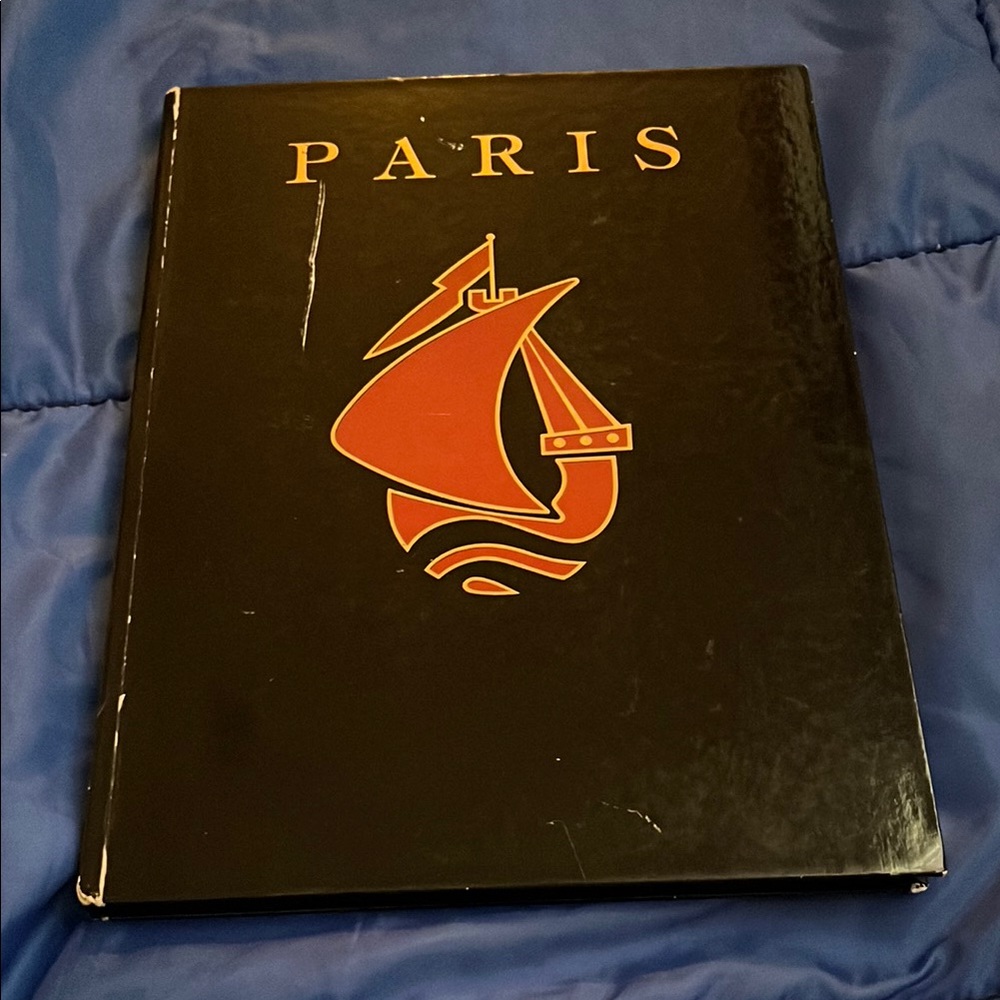 Paris Look Book.  Black with a red ship.
Restaurant’s shopping site seeing.